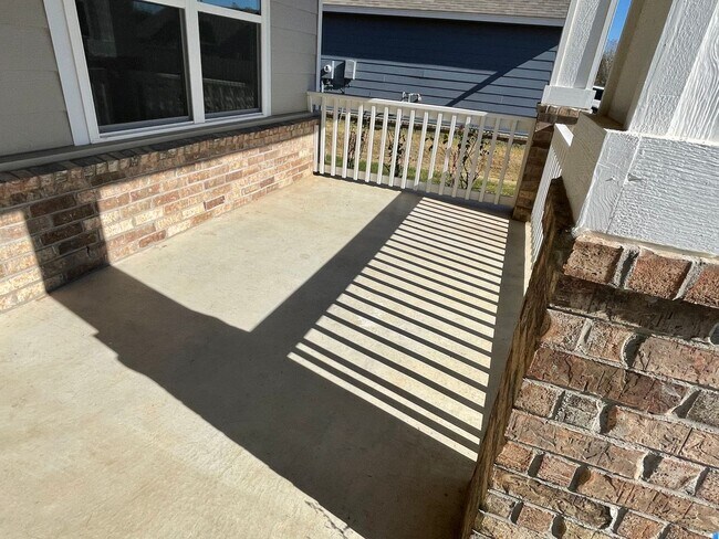 Building Photo - Spectacular 4 bedroom, 2 bath home in Owasso