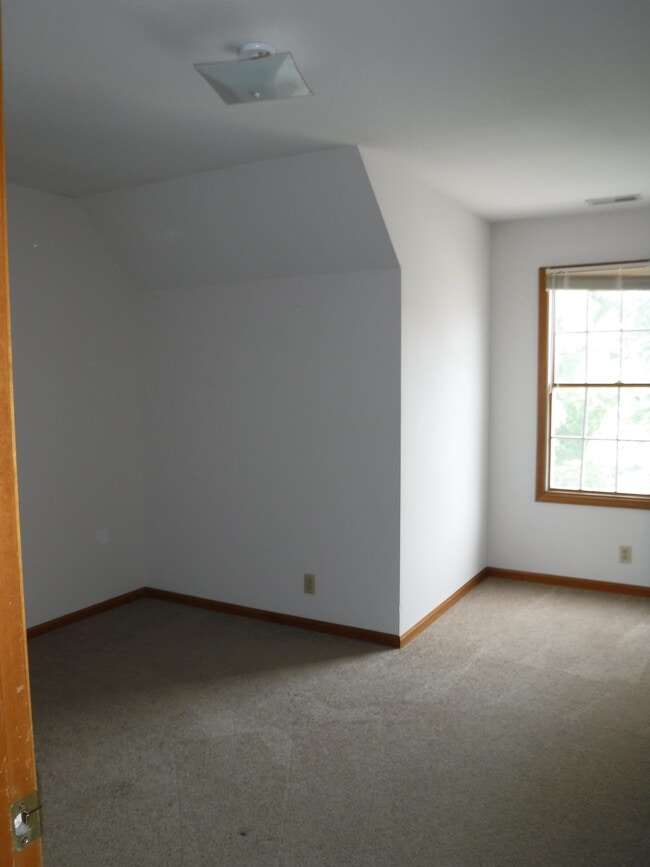 Building Photo - 4012 Beacon Hill Ct