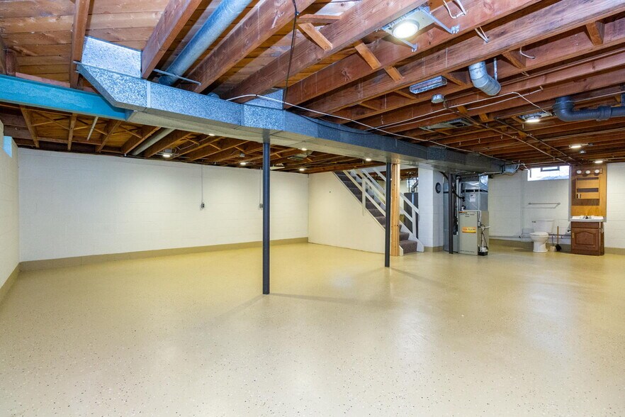 Building Photo - 1016 Lawndale Dr