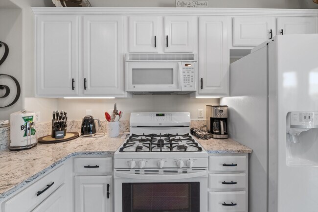 Building Photo - 78680 Postbridge Cir