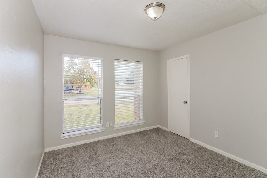 Building Photo - 16158 Coyridge Ln