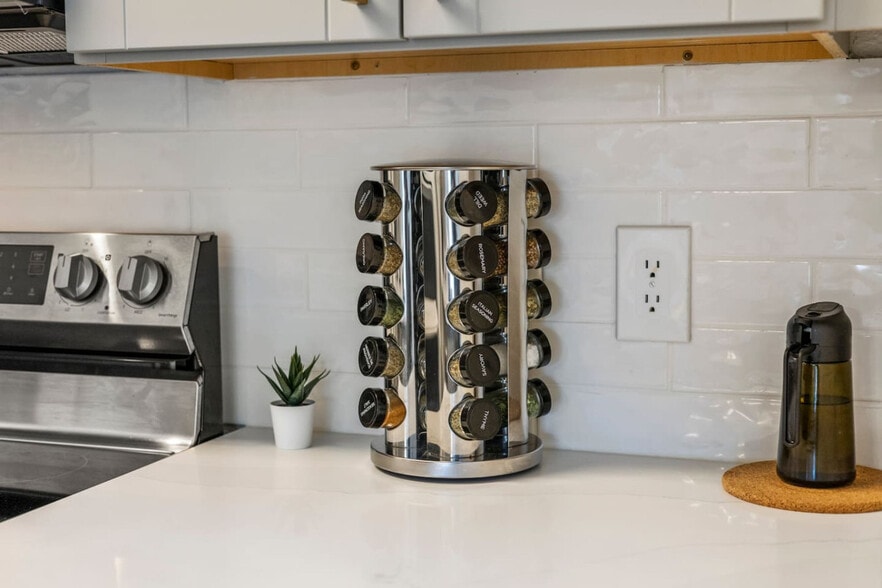 Building Photo - 2929 Kings Rd