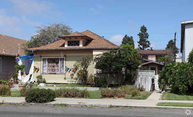 Primary Photo - 1268 Robinson Ave