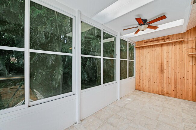 Building Photo - 9795 Crescent View Dr S