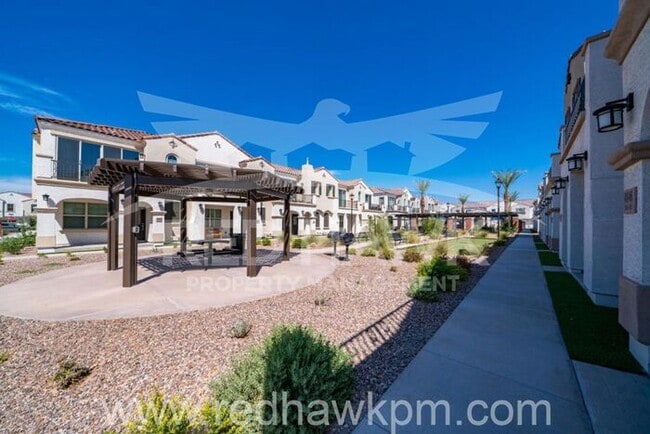 Building Photo - Gorgeous, Modern Three Bedroom, Two Bathro...