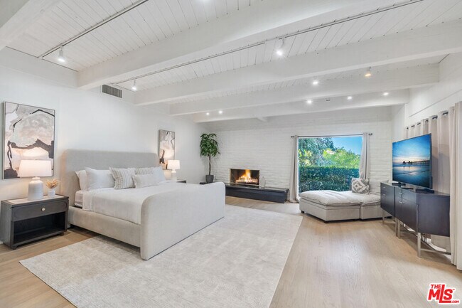 Building Photo - 9305 Beverlycrest Dr