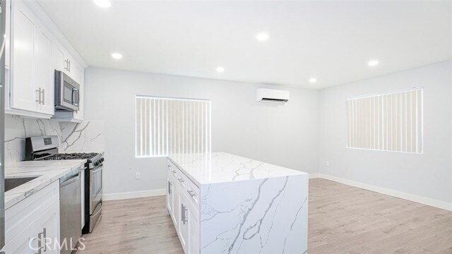 Building Photo - 12558 Vanowen St