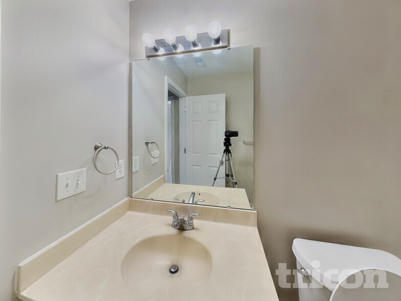 Building Photo - 376 Collinsworth Dr