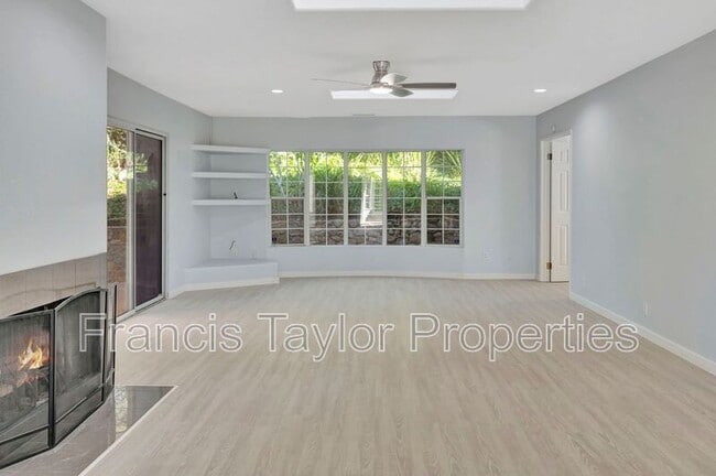 Building Photo - 16303 Avenida Florencia