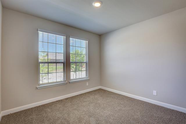 Building Photo - 2213 Dyre Dr