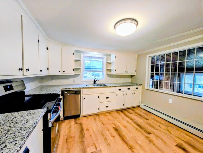 Building Photo - 2529 Main St