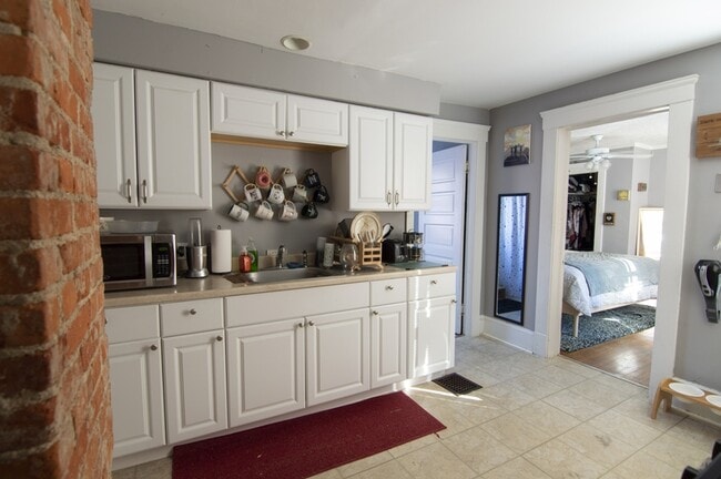 Building Photo - 1533 Spring Garden Ave