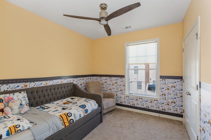 Building Photo - 293 Bradley Dr