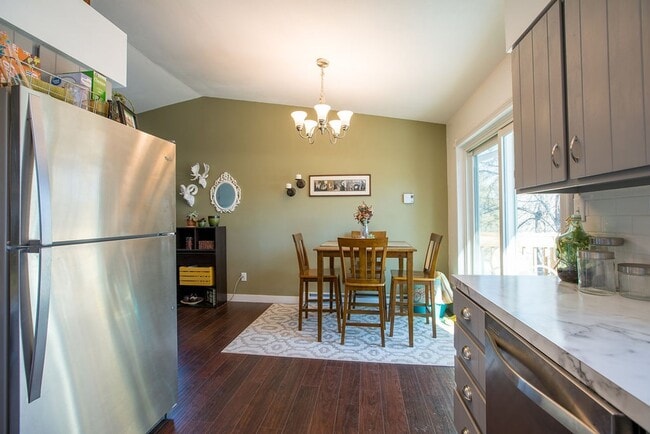 Building Photo - Charming 3-Bedroom Home on a Spacious Corn...