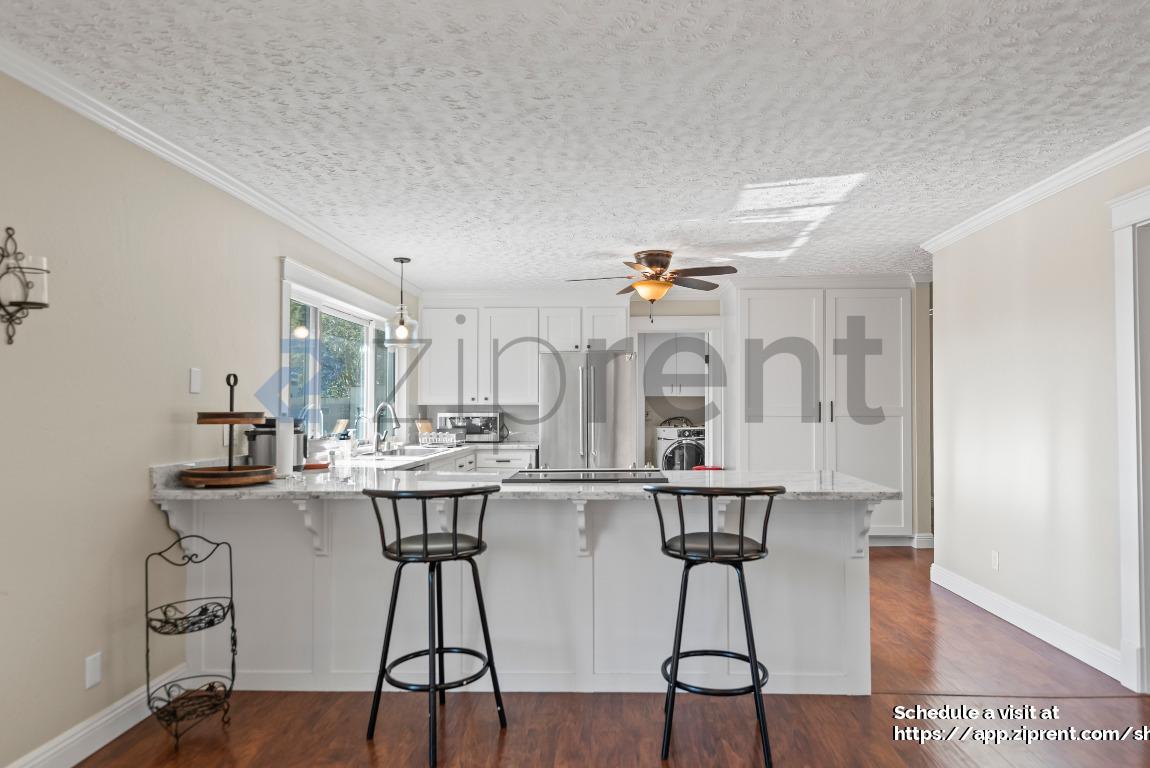 Building Photo - 3966 Dyer Rd