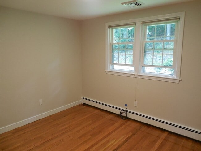 Building Photo - 166 Totten Pond Rd