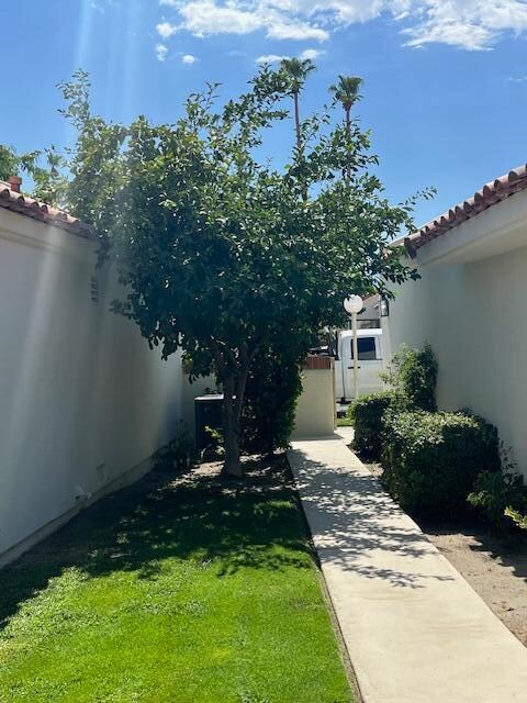 Building Photo - 43852 Vía Palma