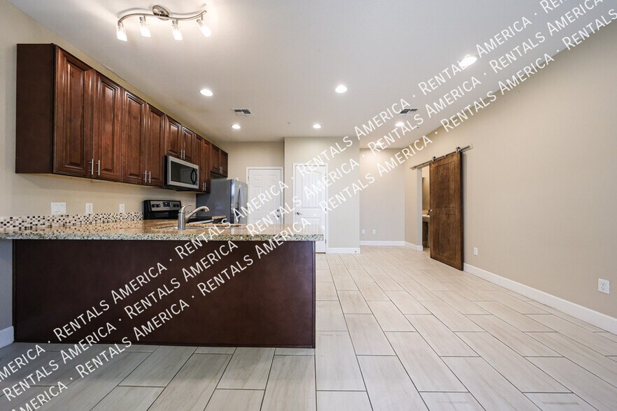 Building Photo - 1406 W Main St