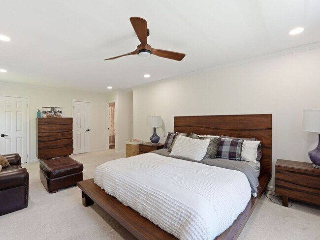 Building Photo - Freshly Refined Home with Generous Space and Timeless Appeal