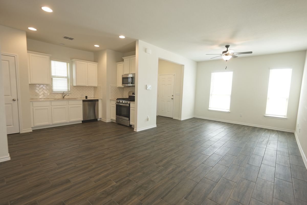Building Photo - 352 Witchhazel Way