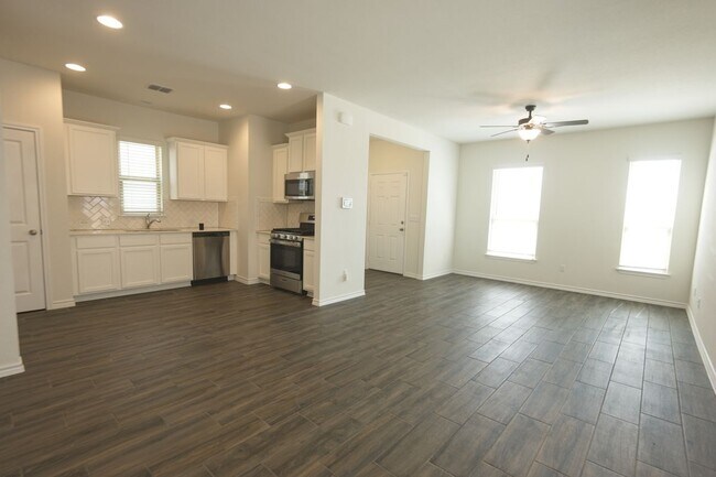 Building Photo - 352 Witchhazel Way