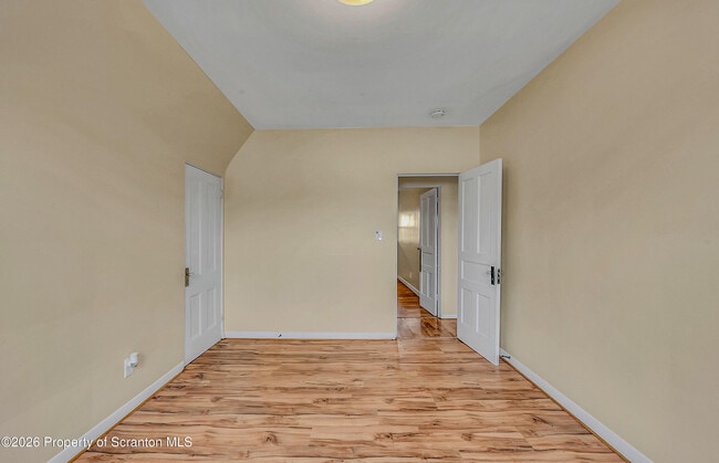 Building Photo - 402 Scott St