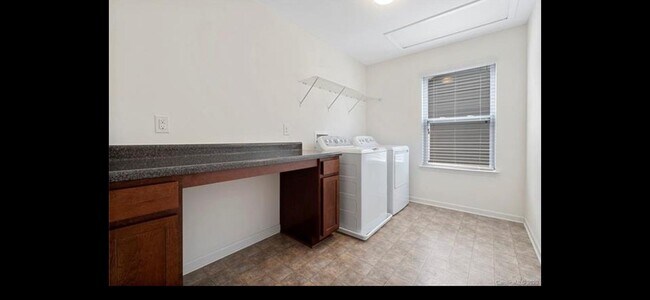 Building Photo - 2041 Fuschia Ct