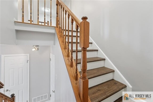 Building Photo - 37 Kingston Run