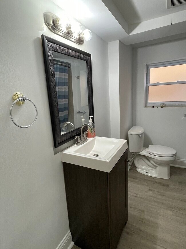 Building Photo - 7659 W Sunset Dr