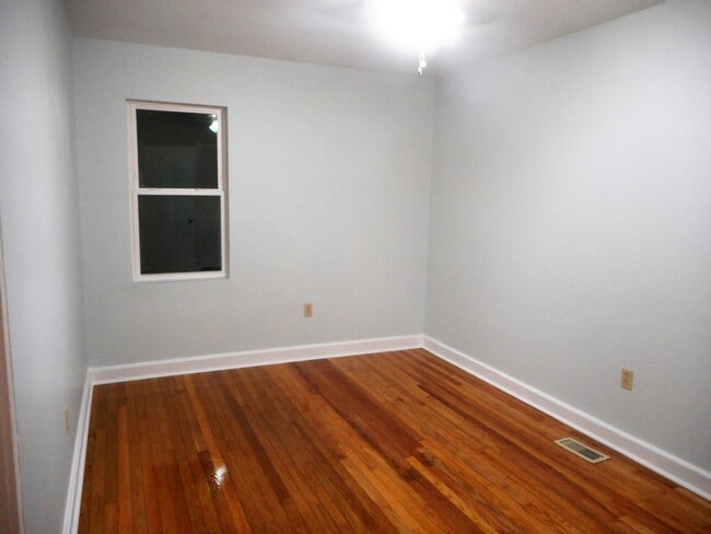 Building Photo - 820 Oakdale Rd