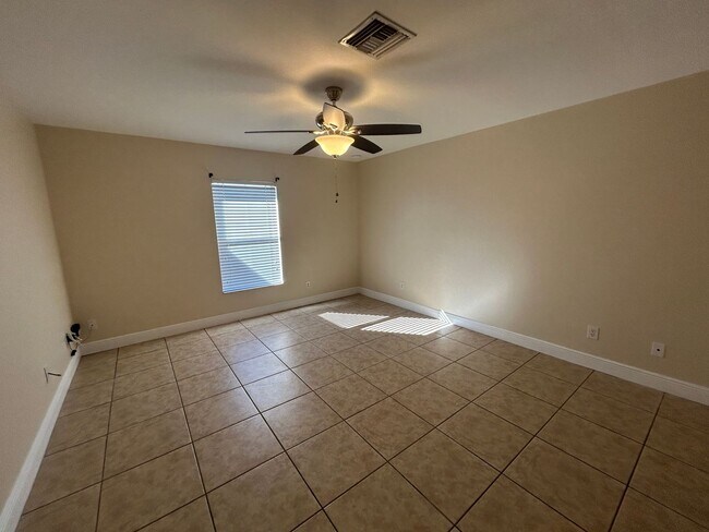 Building Photo - 1900 Kismet Pkwy W