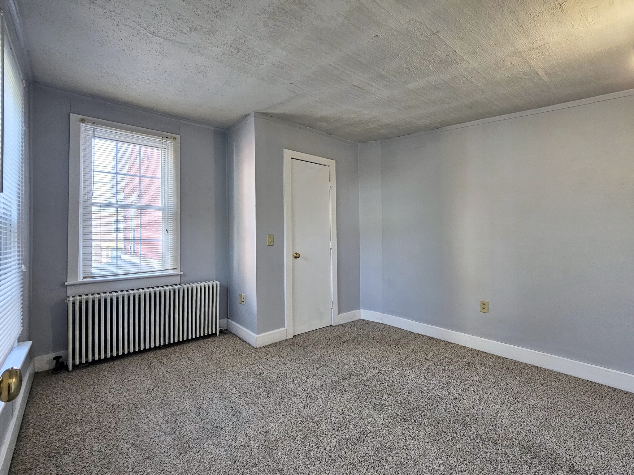 Building Photo - 1358 W Main St