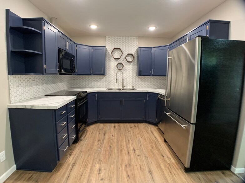 Building Photo - 211 Wedgewood Dr