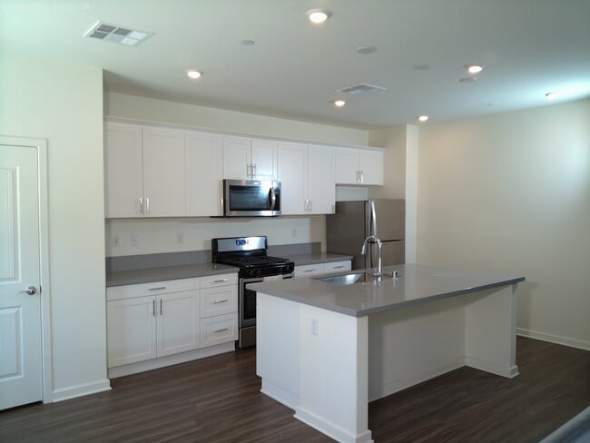 Building Photo - 24943 Dassault Ct