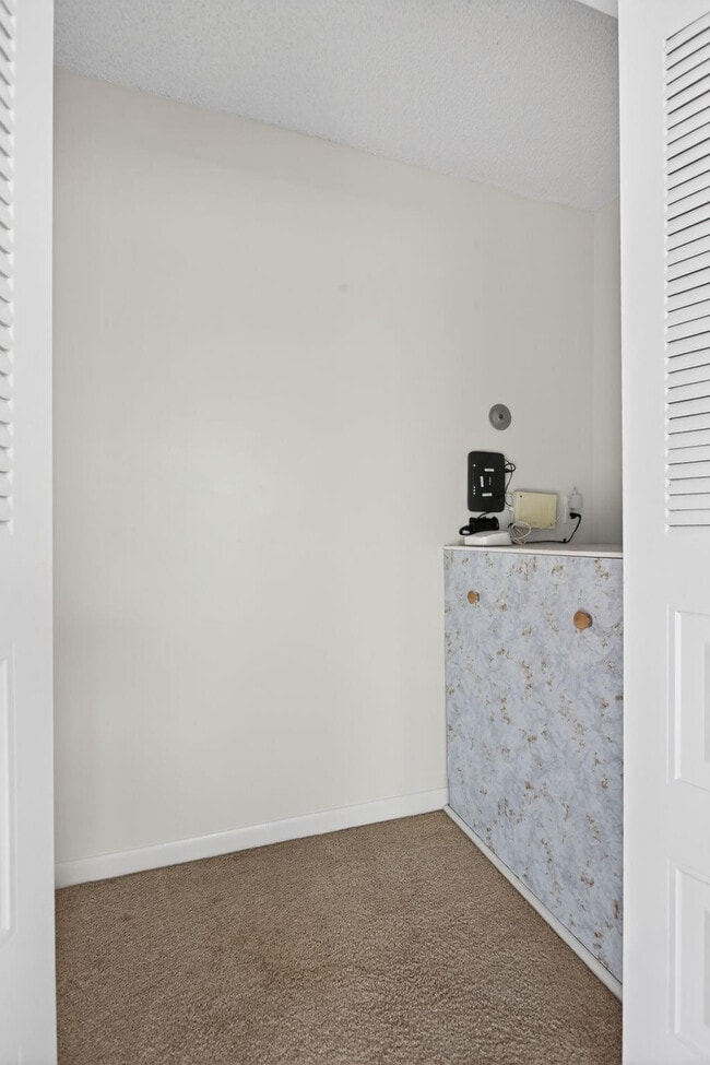 Building Photo - 1904 Bermuda Cir