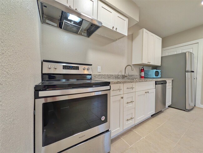 Building Photo - 1219 33rd St