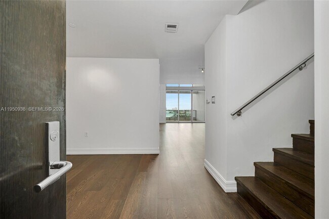 Building Photo - 900 Biscayne Blvd