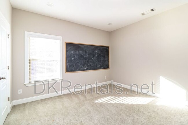 Building Photo - 5780 Bradenton Rd