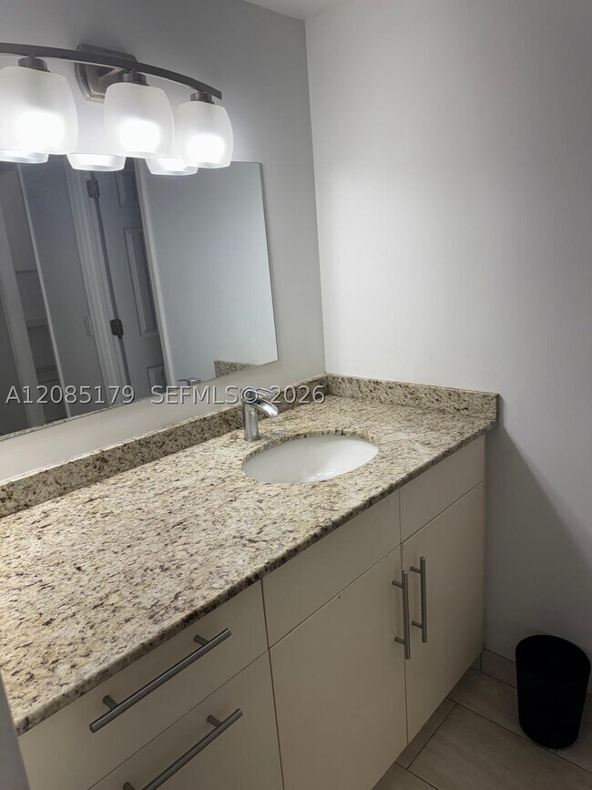 Building Photo - 1301 NE Miami Gardens Dr