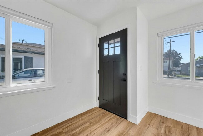 Building Photo - 18442 Patterson Ln
