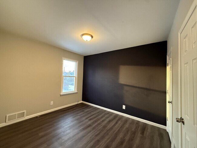 Building Photo - 349 Westminster St