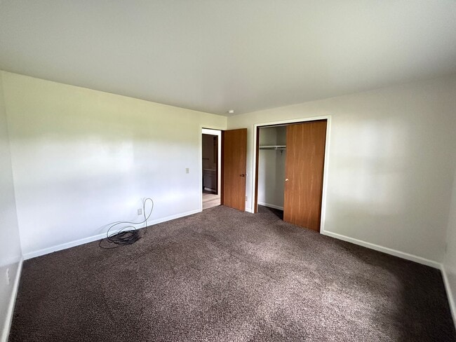 Building Photo - 8694-8696 Stoney Lake Rd