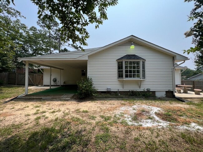 Building Photo - 3 Bed 2 Bath College Lakes Home with Fence...
