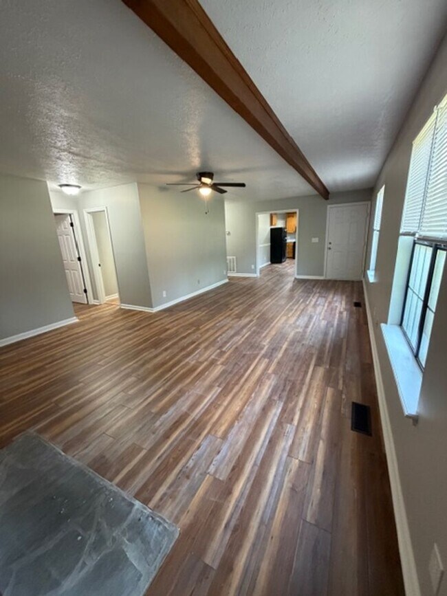 Building Photo - 431 Sentry Oaks Dr