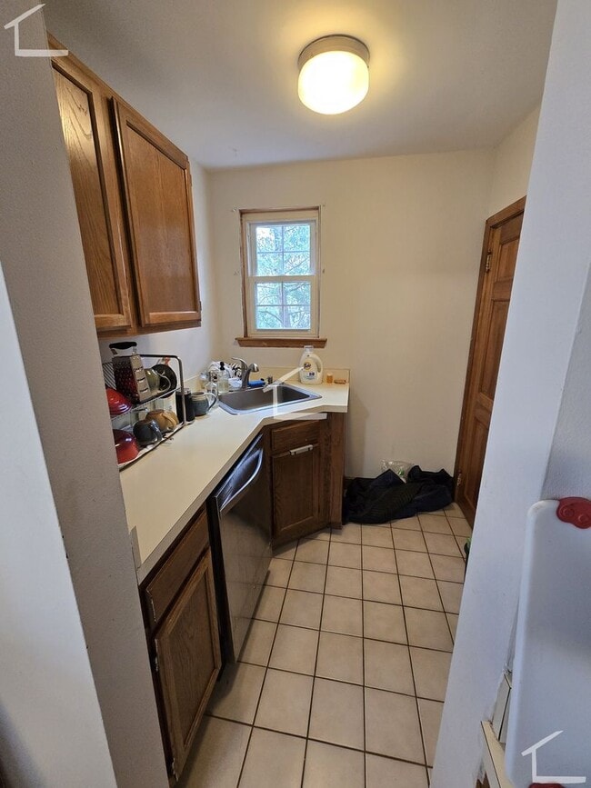 Building Photo - 1 bed unit in Watertown is available in 6/1