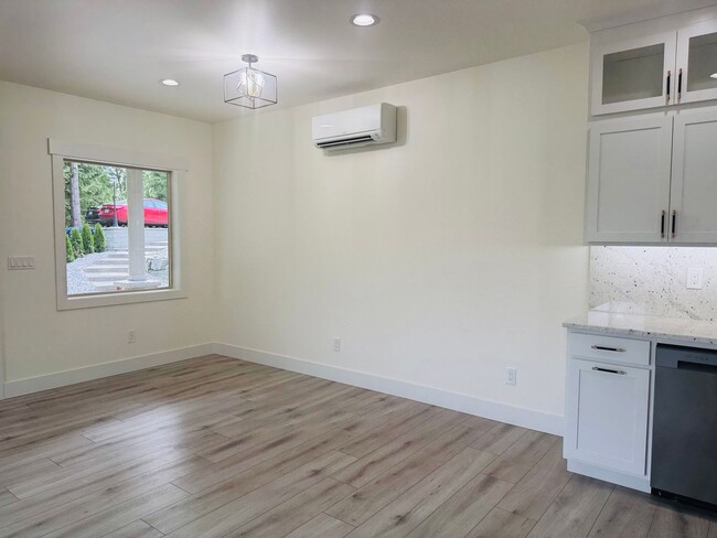 Building Photo - BRAND NEW 1 bedroom, 1 bath in Eaglemont