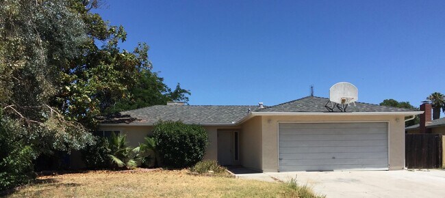 Primary Photo - $2,295 Ashlan & Fowler, 3 Bedroom - Griffi...