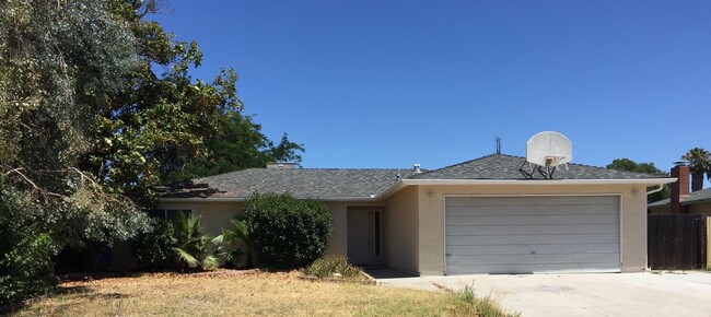 Primary Photo - Ashlan & Fowler 3 Bedroom - Griffith Ave.