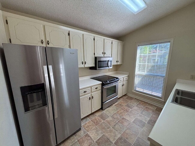 Building Photo - 113 Woodleigh Rd