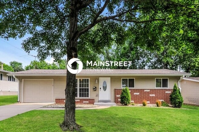 Primary Photo - 3 Bedroom Pet-Friendly Home in St. Charles...